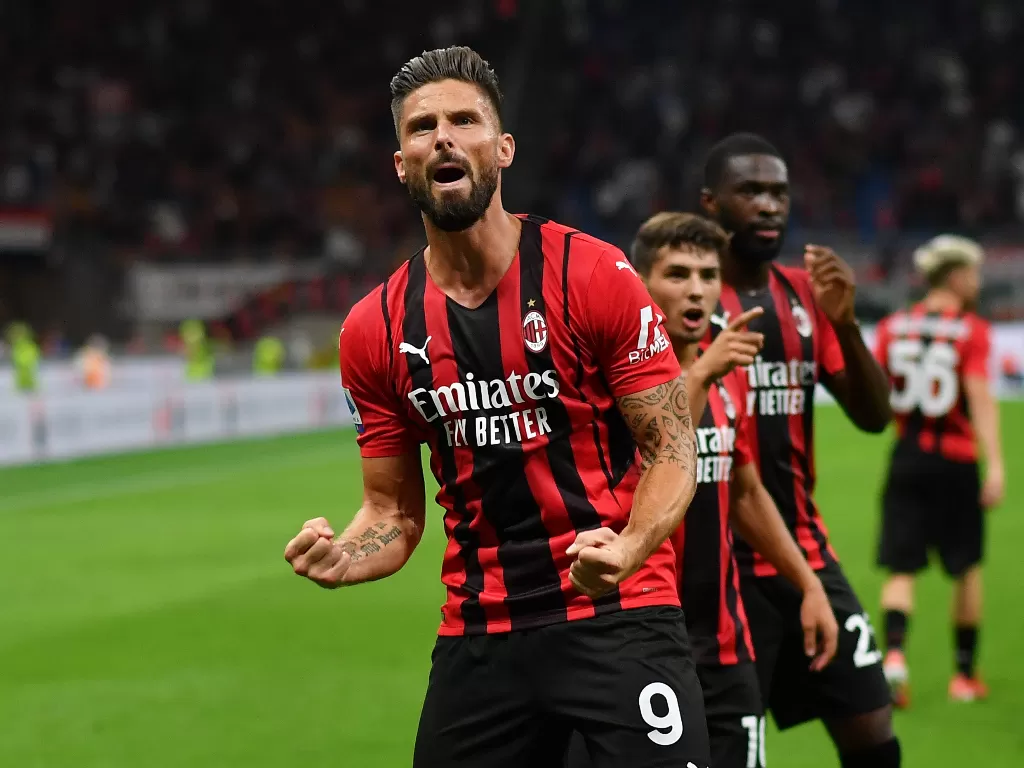 Selebrasi Olivier Giroud usai cetak 2 gol untuk AC Milan (REUTERS/Daniele Mascolo)