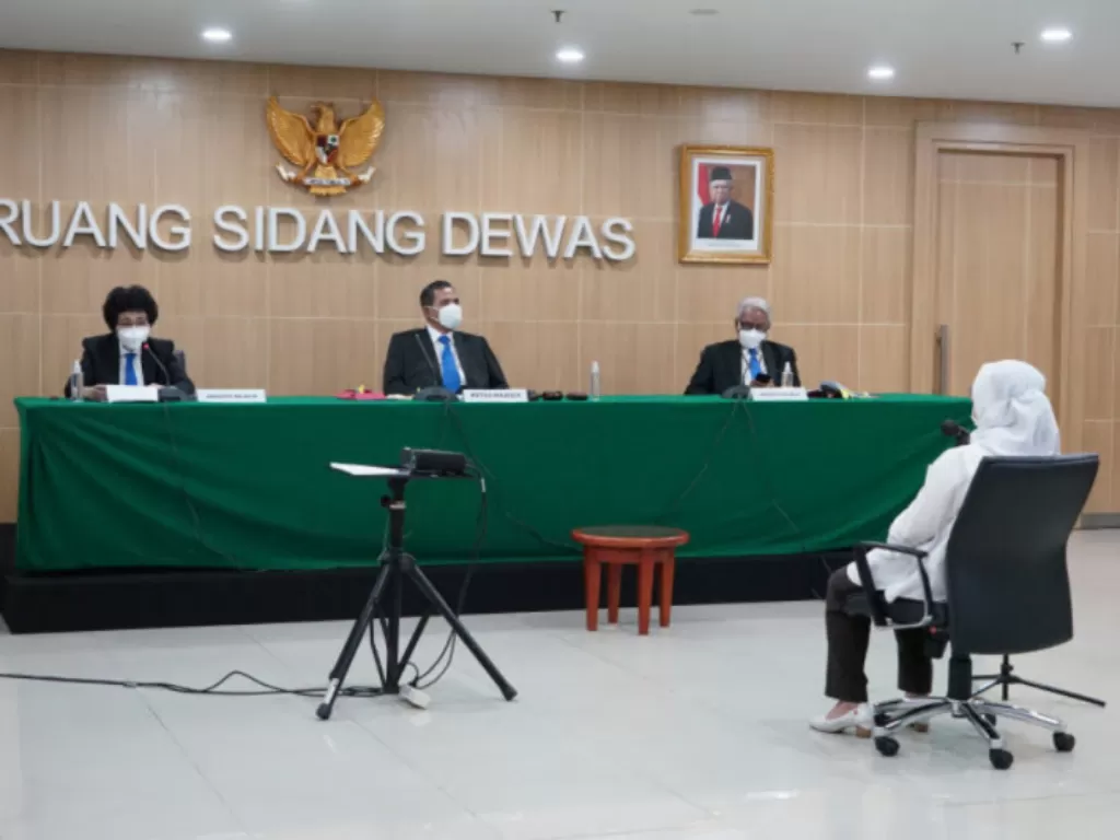 Wakil Ketua KPK Lili Pintauli Siregar saat menjalani sidang pembacaan putusan pelanggaran etik (Humas KPK)