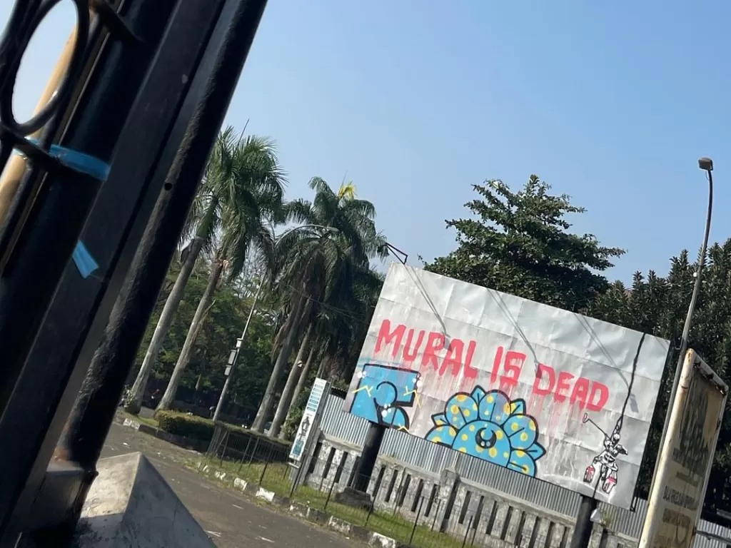 Foto mural is dead yang diunggah Ridwan Kamil. (Instagram/@ridwankamil)
