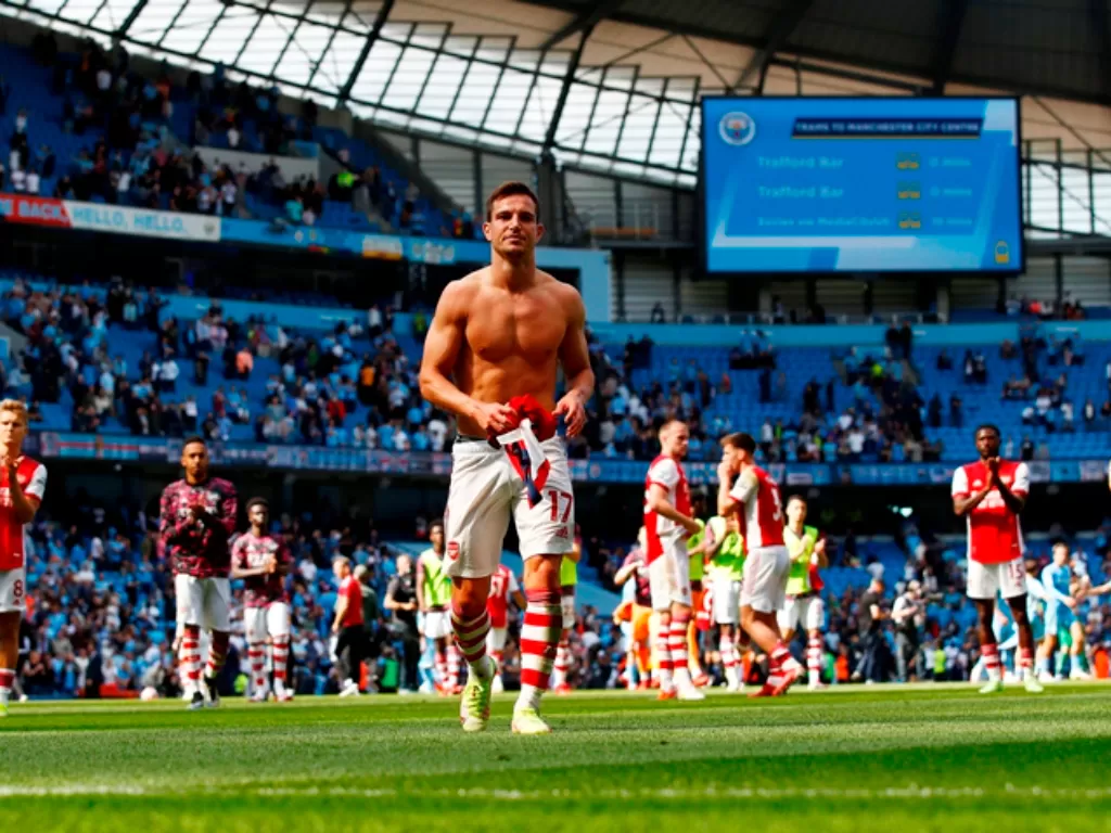 Pemain Arsenal meratapi kekalahan telak 0-5 dari Manchester City. (REUTERS/Jason Cairnduff)