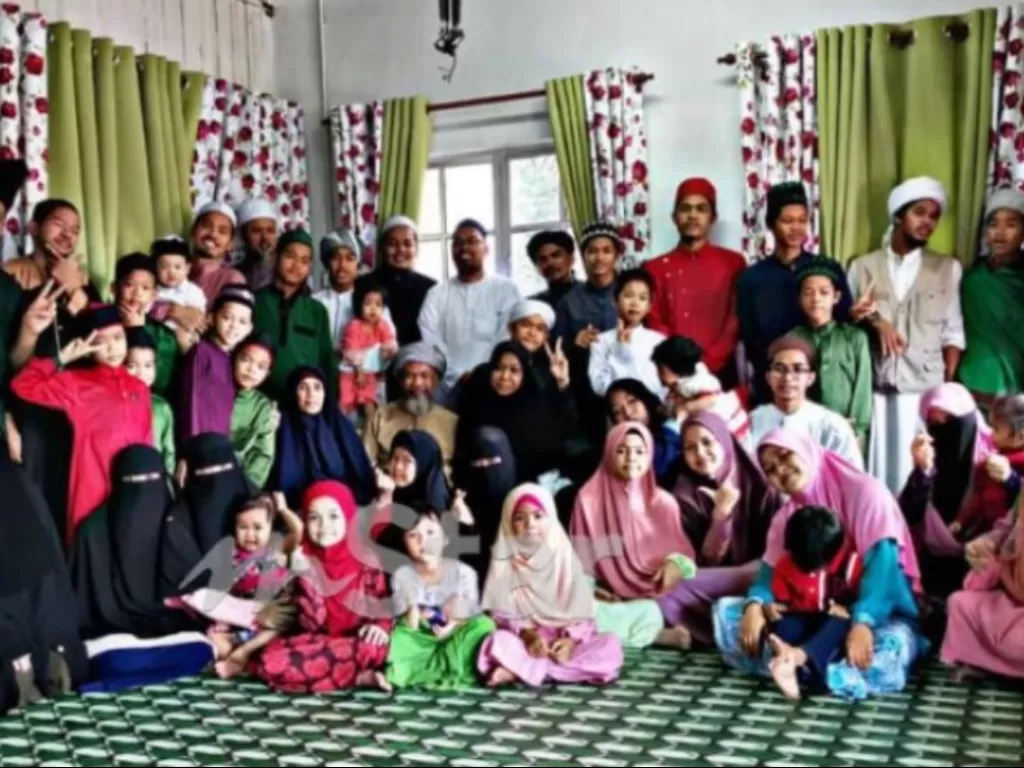 Pasutri asal Malaysia yang punya 24 anak. (Foto/mStar)
