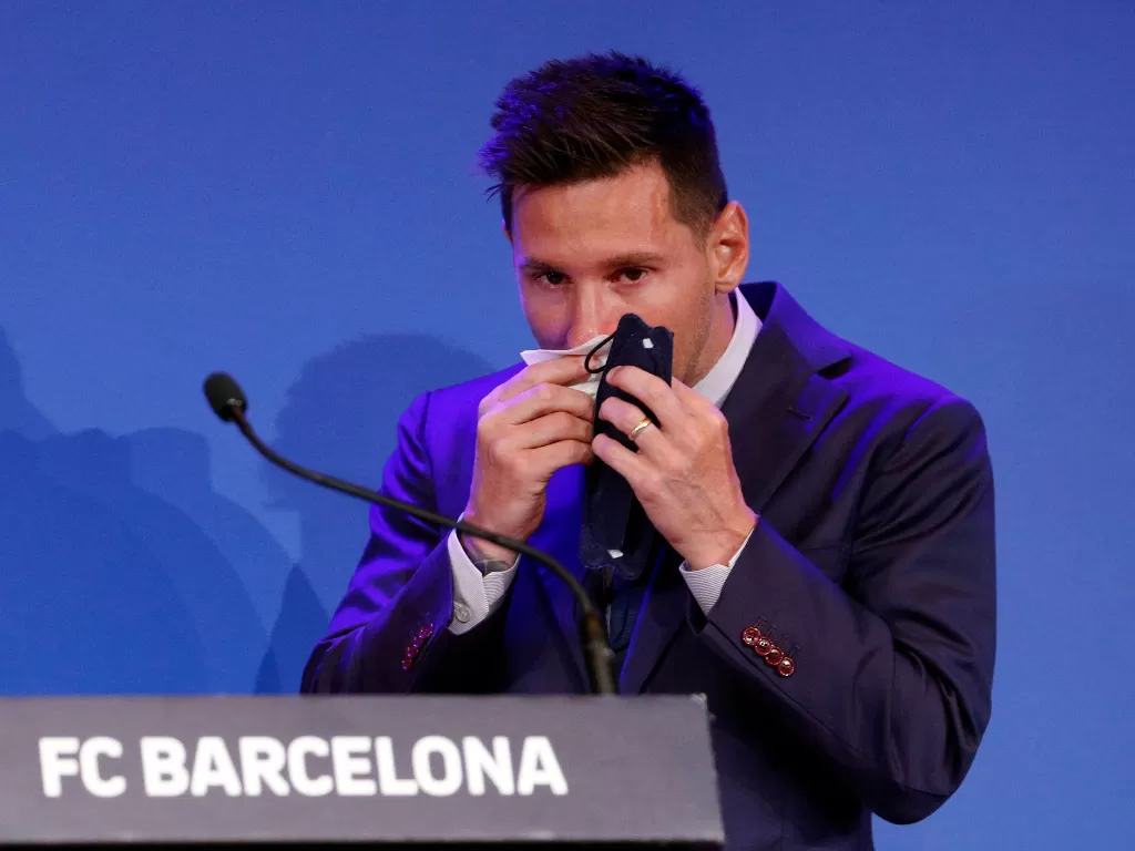 Lionel Messi dalam konferensi pers meninggalkan Barcelona. (photo/REUTERS/Albert Gea)