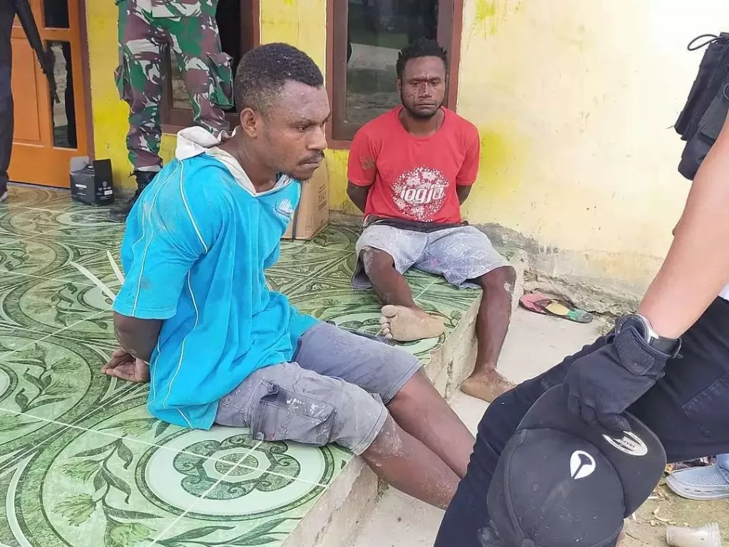 2 terduga teroris KKB Papua berhasil ditangkap (Instagram/teropong.militer)