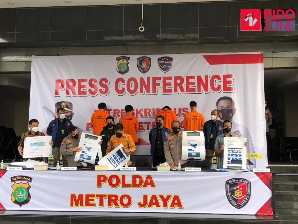 Konferensi pers kasus ilegal akses web Peduli Lindungi di Polda Metro Jaya, Jakarta. (INDOZONE/Samsudhuha Wildansyah)