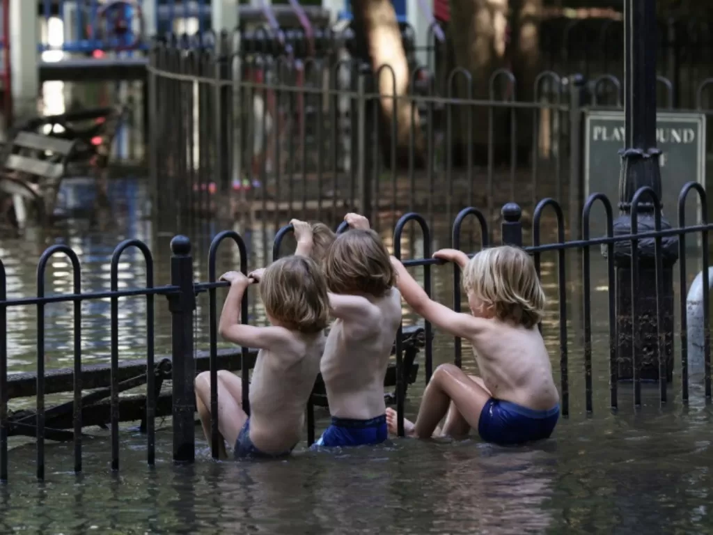 Banjir bandang menerjang kota New York, AS. (REUTERS/Caitlin Ochs)