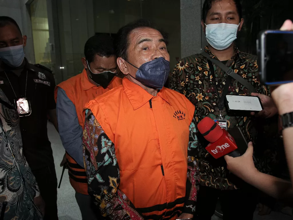 Bupati Banjarnegara Budhi Sarwono kenakan rompi tahanan KPK. (Foto/Antara)