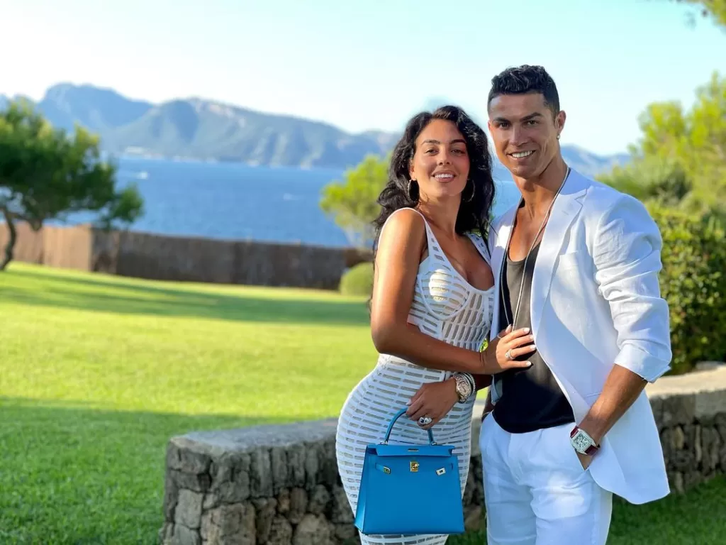 Georgina Rodriguez dan Cristiano Ronaldo. (photo/Instagram/@georginagio)