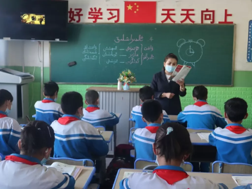  Kegiatan belajar dan mengajar di salah satu sekolah dasar di Kashgar, Daerah Otonomi Xinjiang, Tiongkok. (ANTARA/M. Irfan Ilmie)