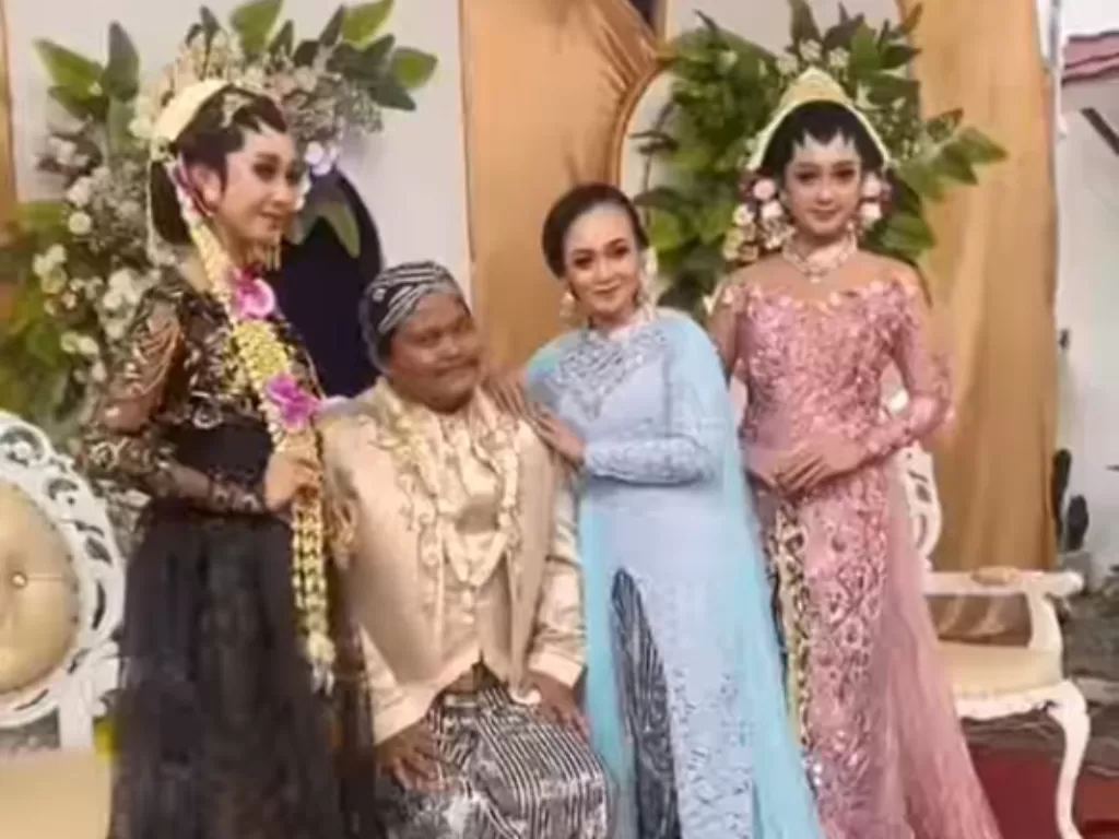 Seorang pria tambun menikahi tiga orang wanita. (Instagram)