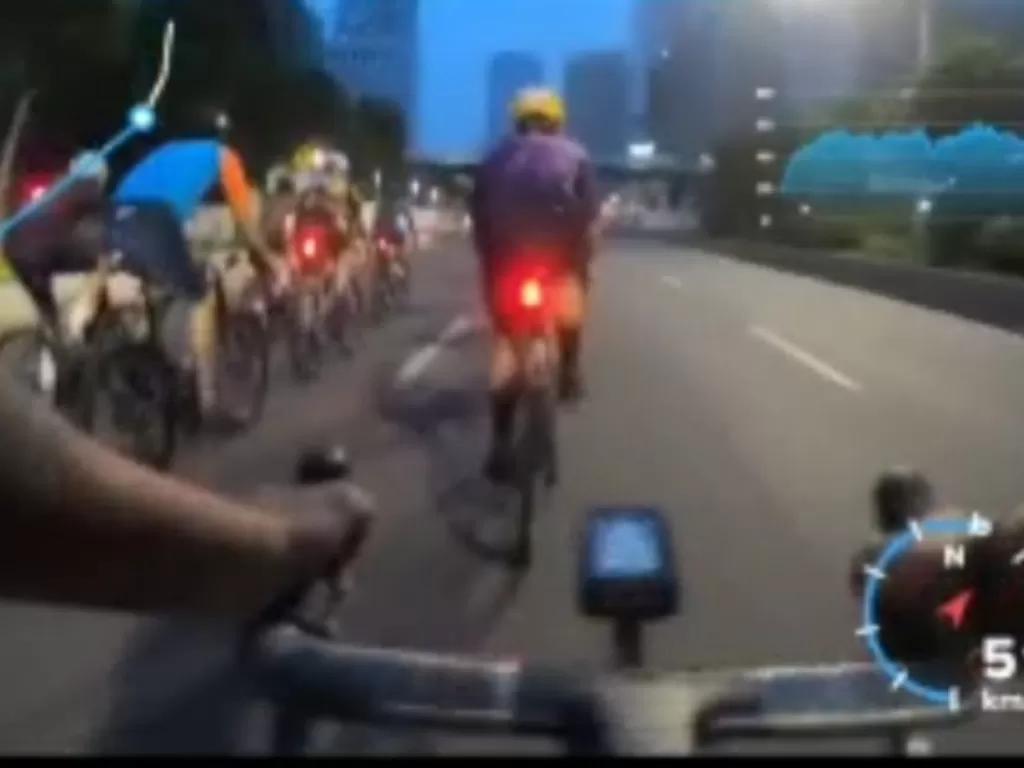 Screenshoot video rombongan road bike melintas di Jakarta. (Dok Istimewa)