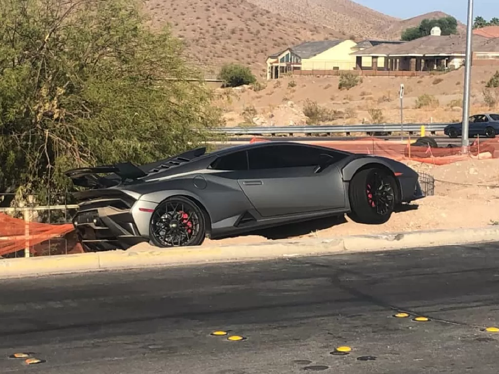Mobil Lamborghini Huracan STO yang mengalami kecelakaan (photo/Royalty Exotic Cars)
