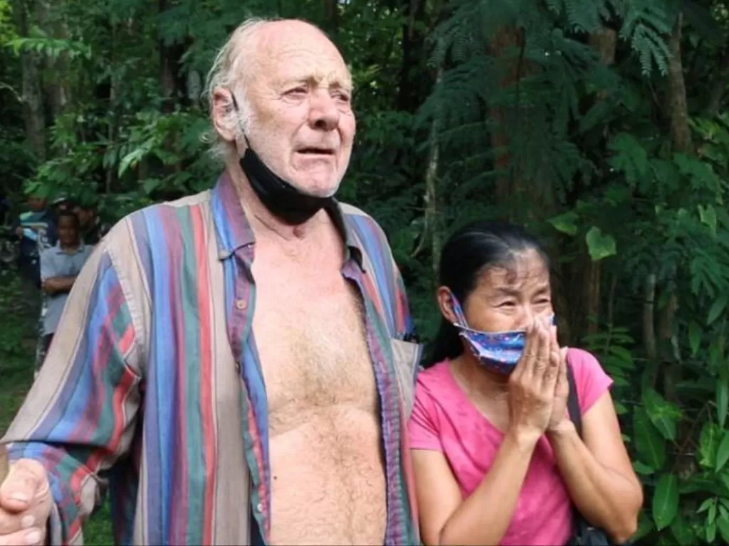 Pria 72 tahun ini bertahan di hutan dengan minum air hujan. (Photo/YouTube)