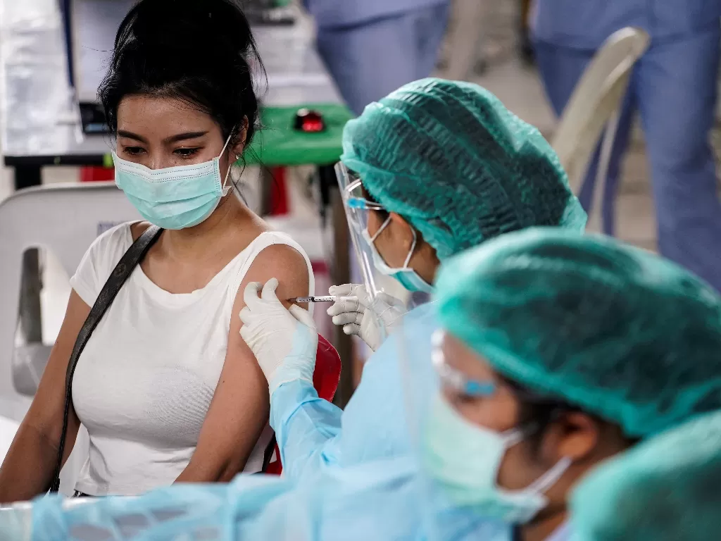 Vaksinasi di Bangkok (Ilustrasi/REUTERS/Athit Perawongmetha)