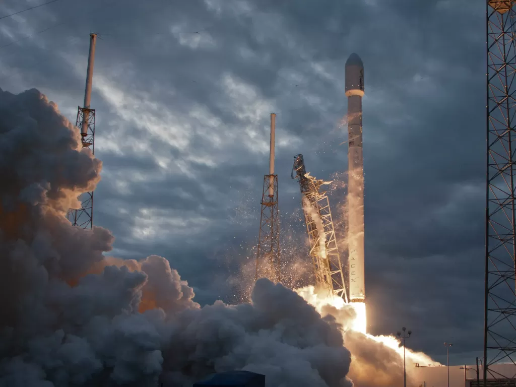 Ilustrasi roket SpaceX yang meluncur ke luar angkasa (Ilustrasi/Unsplash/SpaceX)