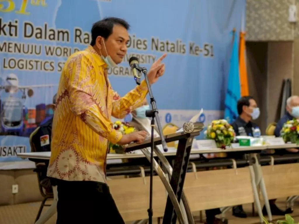 Wakil Ketua DPR RI, Azis Syamsuddin dicekal keluar negeri. (Instagram/@azissyamsuddin.korpolkam)