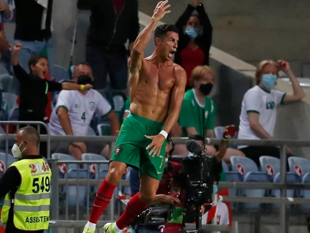 Cristiano Ronaldo saat selebrasi gol di laga Portugal. (REUTERS/Pedro Nunes)