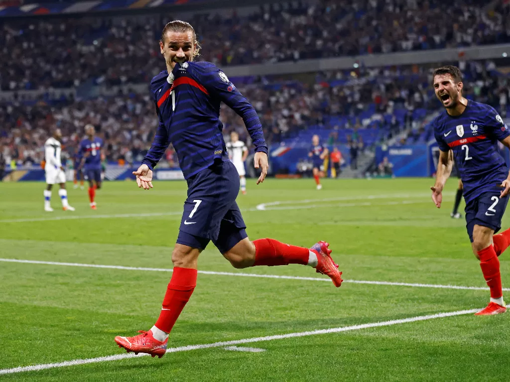 Antoine Griezmann dari Prancis merayakan gol kedua mereka (REUTERS/Stephane Mahe)