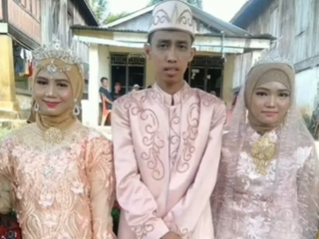 Pria lajang menikahi dua gadis cantik sekaligus di Kecamatan Muara Saling, Kabupaten Empat Lawang, Sumsel. (Ist)