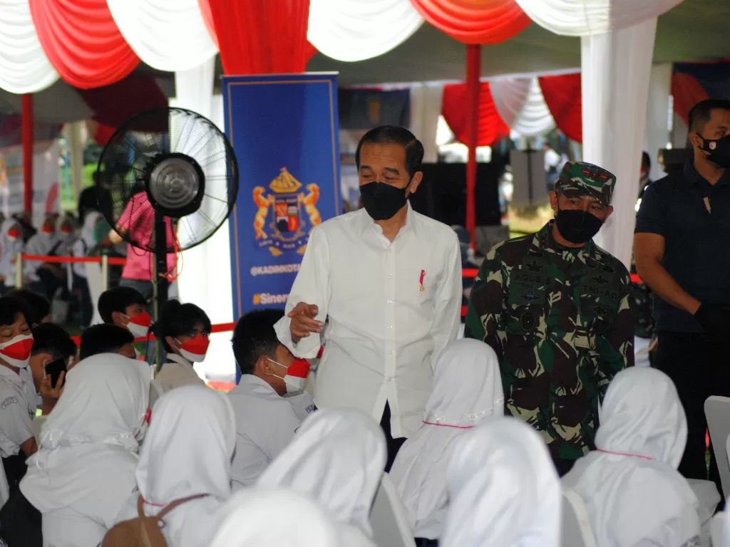  Presiden Jokowi meminta pelajar lebih menegaskan prokes (ANTARA FOTO/Arif Firmansyah/wsj.)