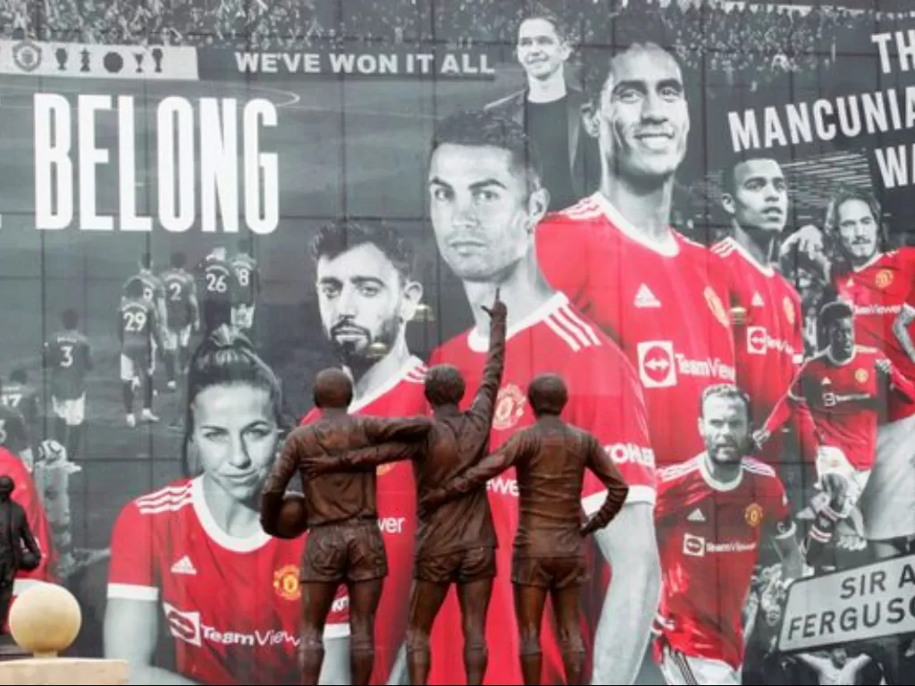 Banner Manchester United di Old Trafford (Mirror)