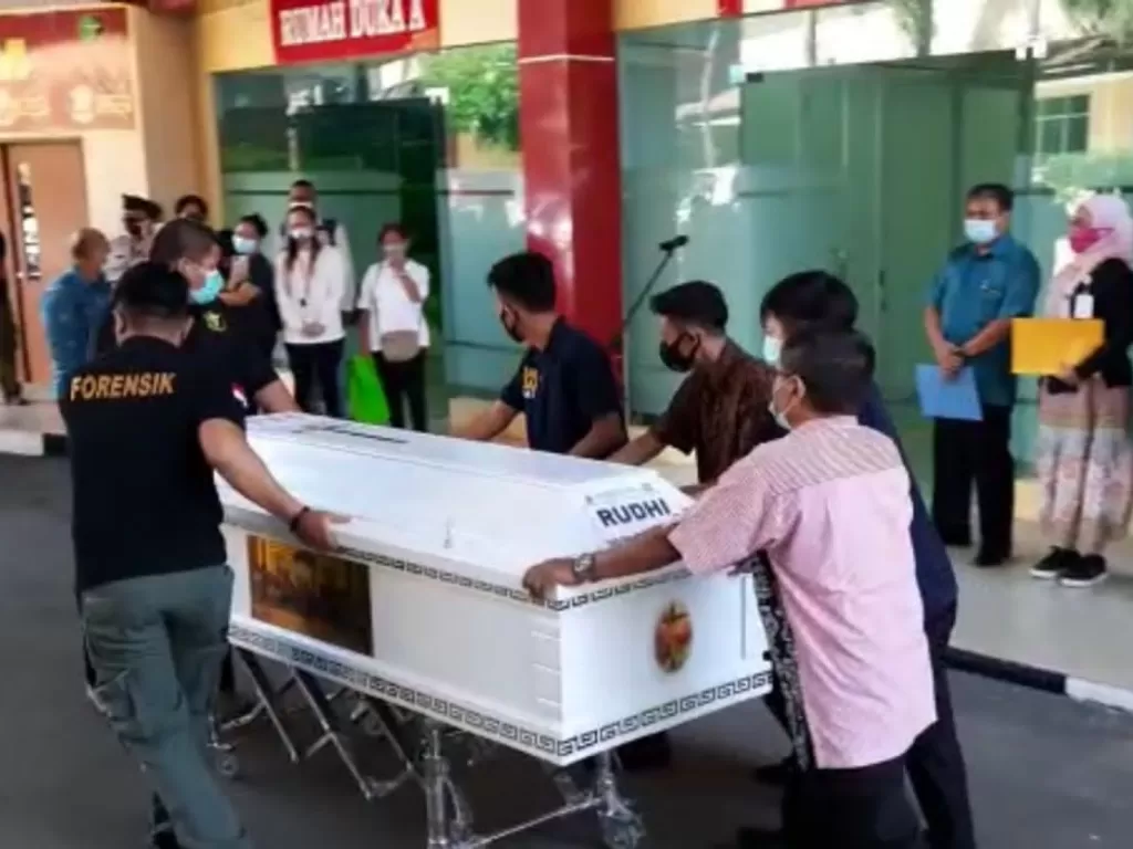 Penyerahan jenazah Rudhi, korban kebakaran Lapas Tangerang di RS Polri, Jakarta Timur, Jumat (10/9/2021). (INDOZONE/Samsudhuha Wildansyah)