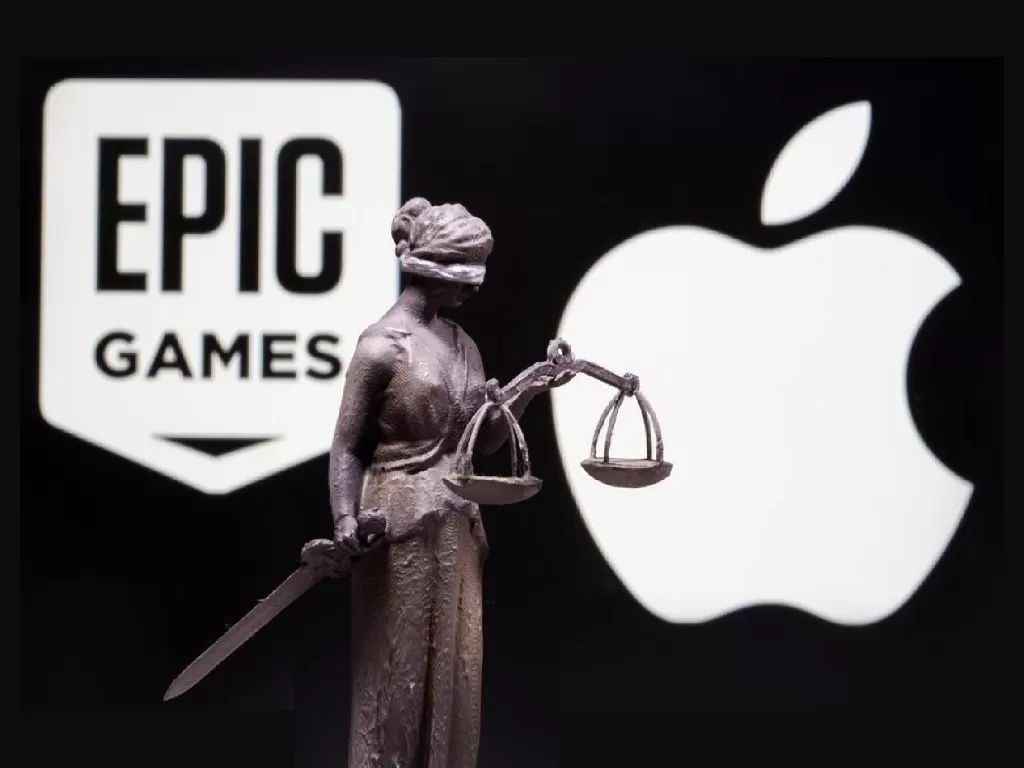 Ilustrasi tampilan logo perusahaan Epic Games dan Apple (photo/REUTERS/Dado Ruvic)