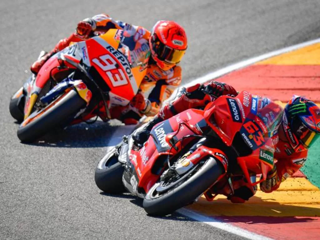 Marc Marquez bersaing ketat dengan Francesco Bagnaia di MotoGP Aragon. (motogp.com)
