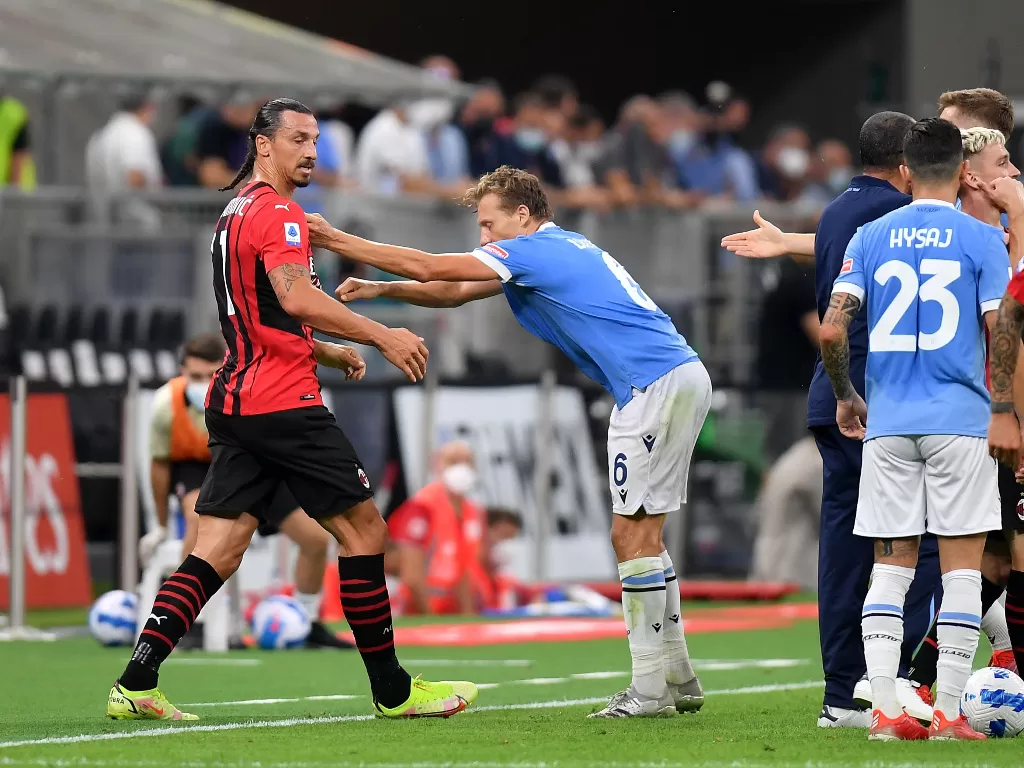 Zlatan Ibrahimovic dan Lucas Leiva (REUTERS/Daniele Mascolo)