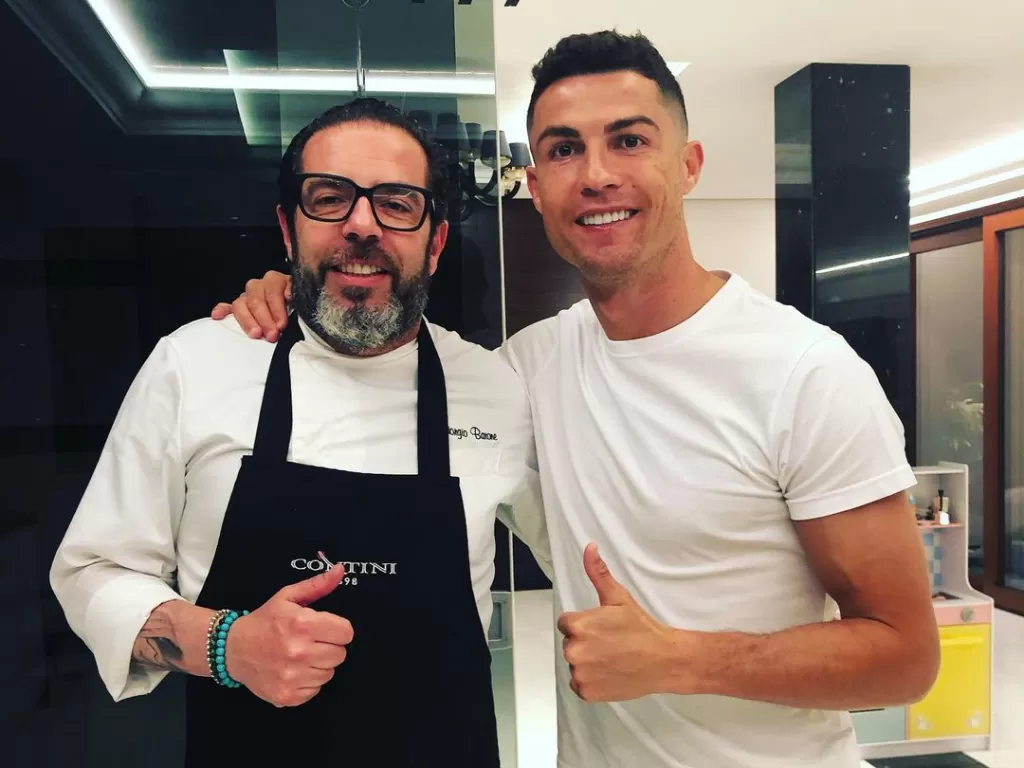 Cristiano Ronaldo dan koki pribadinya sewaktu di Juventus. (photo/Instagram/@chef_barone)