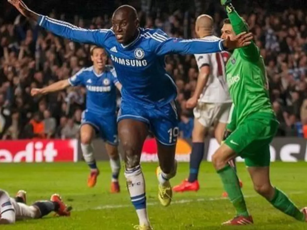 Demba Ba saat memperkuat Chelsea (Instagram @dembabaofficial)