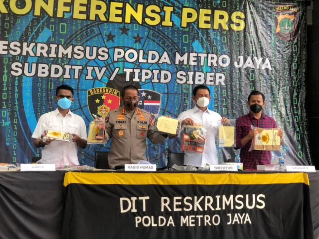 Konferensi pers sindikat skiming ATM jaringan internasional di Polda Metro Jaya. (INDOZONE/Samsudhuha Wildansyah).