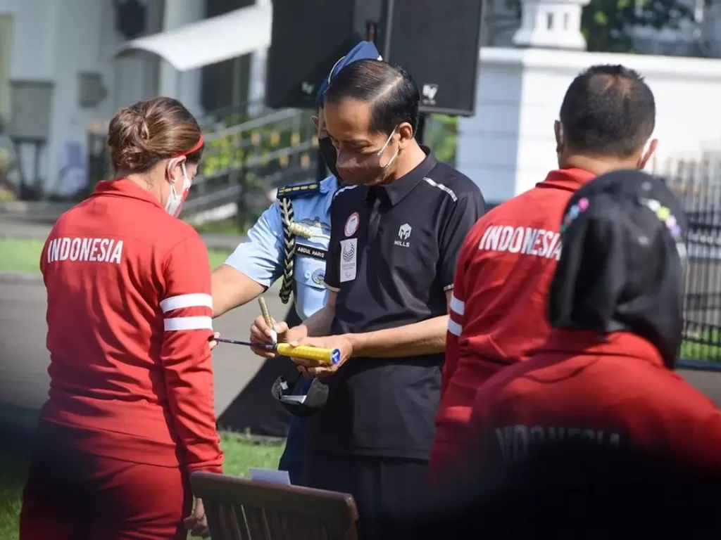 Presiden Jokowi serahkan bonus atlet Paralimpiade Tokyo (Instagram/sekretariat.kabinet)