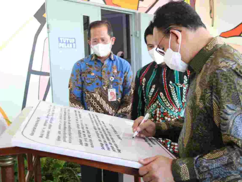 Gubernur DKI Jakarta, Anies Baswedan meresmikan nama GOR Rorotan menjadi GOR Sekda Saefullah.  (Dok. Pemprov DKI)