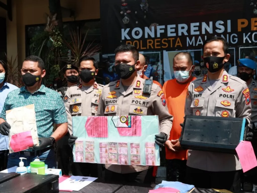 Konferensi pers Polresta Malang Kota terkait kasus bobol mesin ATM. (Dok Polresta Malang Kota)