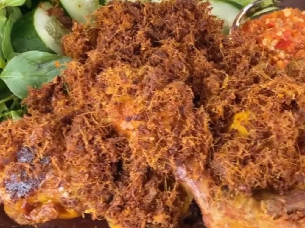 Ayam Goreng Lengkuas (Instagram/fajaralam_s)