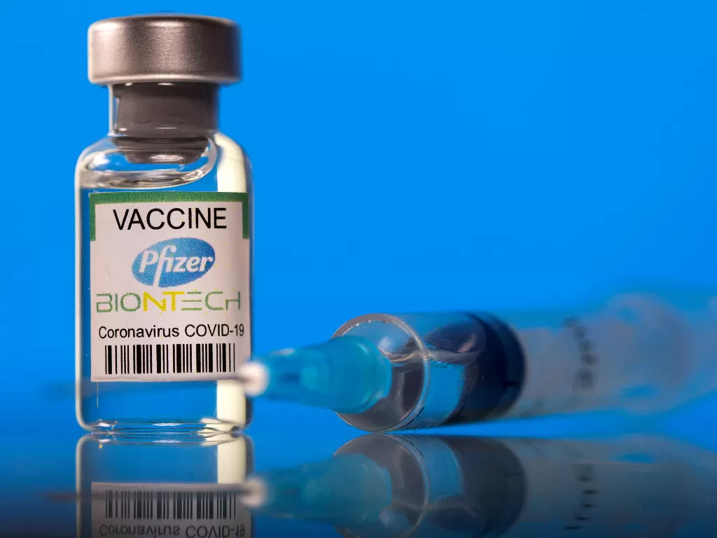 Pfizer dalam membuat vaksinasi COVID-19. (photo/Ilustrasi/REUTERS/DADO RUVIC)