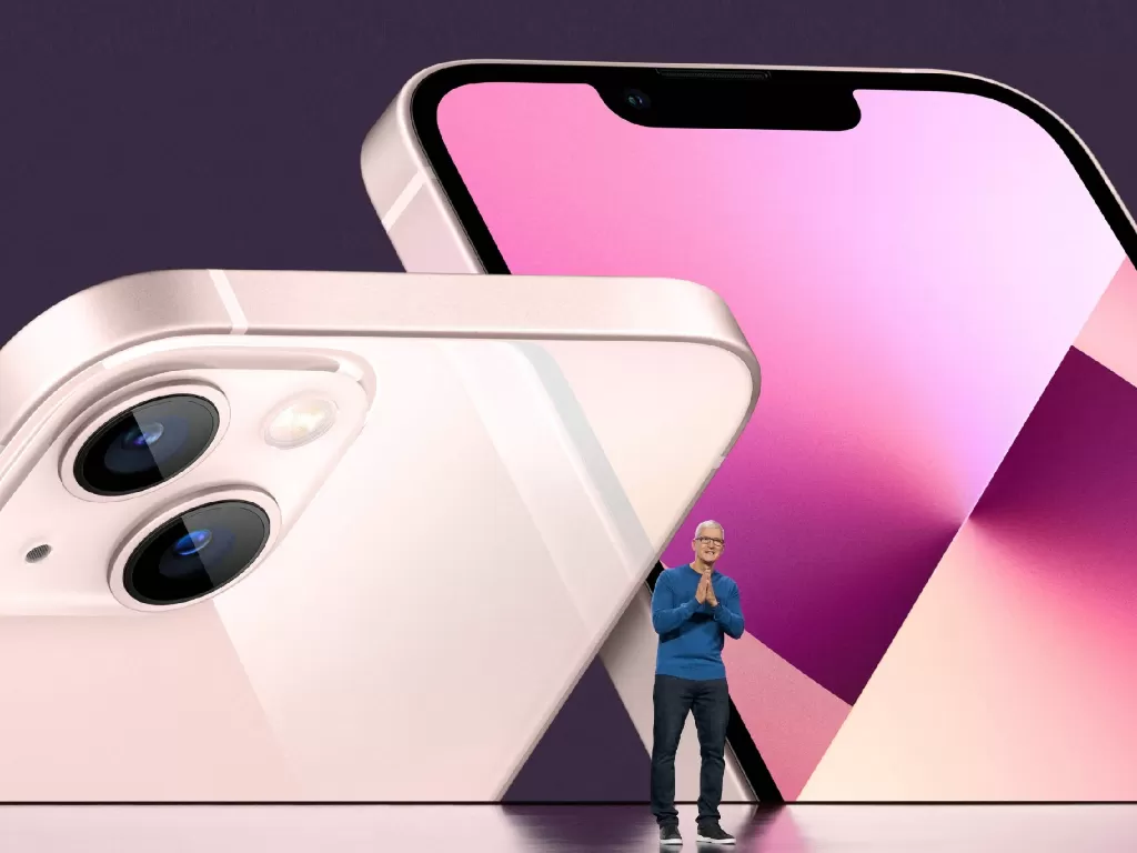 CEO Apple, Tim Cook saat mengumumkan iPhone 13 Series terbaru (photo/Apple)