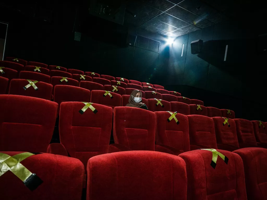 Ilustrasi menonton bioskop pasca dibuka kembali. (ANTARA FOTO/Muhammad Bagus Khoirunas).