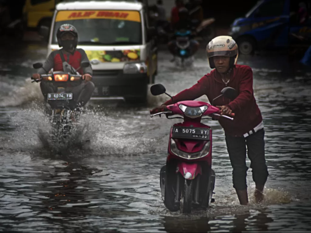 Ilustrasi banjir. (ANTARA FOTO/Asep Fathulrahman/hp) 