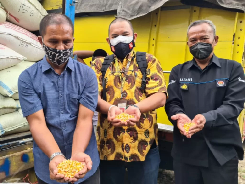Bantuan 20 ton jagung dari Jokowi (Dok. Humas Polres Blitar Kota)