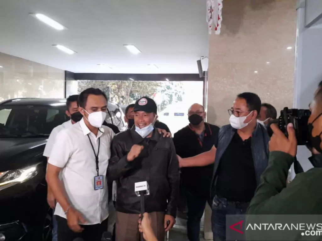 YouTuber Muhammad Kece, tersangka dugaan tindak pidana penistaan agama tiba di Bareskrim Polri, Jakarta Selatan, Rabu (25/8/2021). (ANTARA/Laily Rahmawaty)
