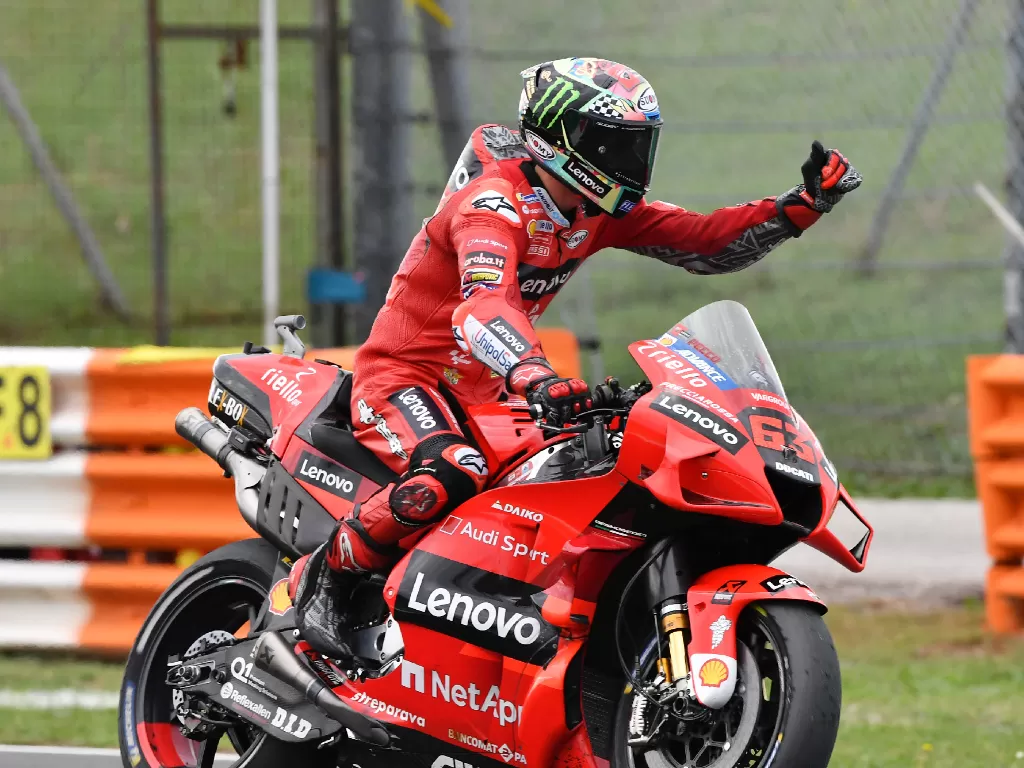 Pembalap MotoGP dari tim Ducati Lenovo, Francesco Bagnaia (photo/REUTERS/Jennifer Lorenzini)