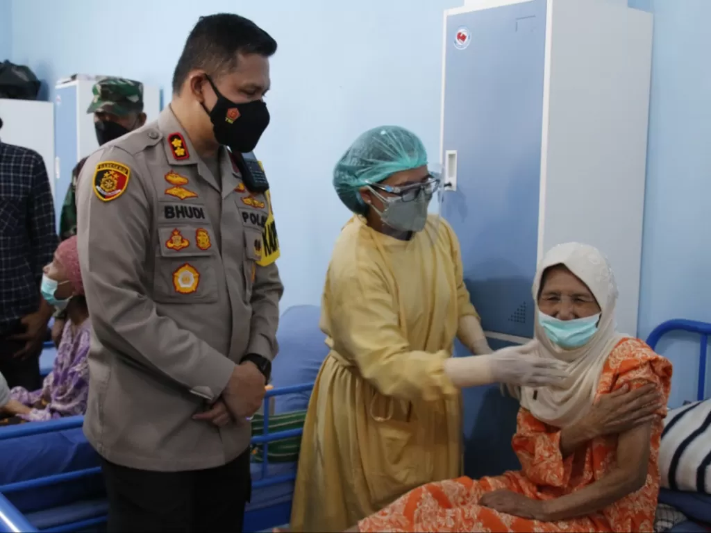 Vaksinasi untuk lansia. (Foto: Dok Polresta Malang)