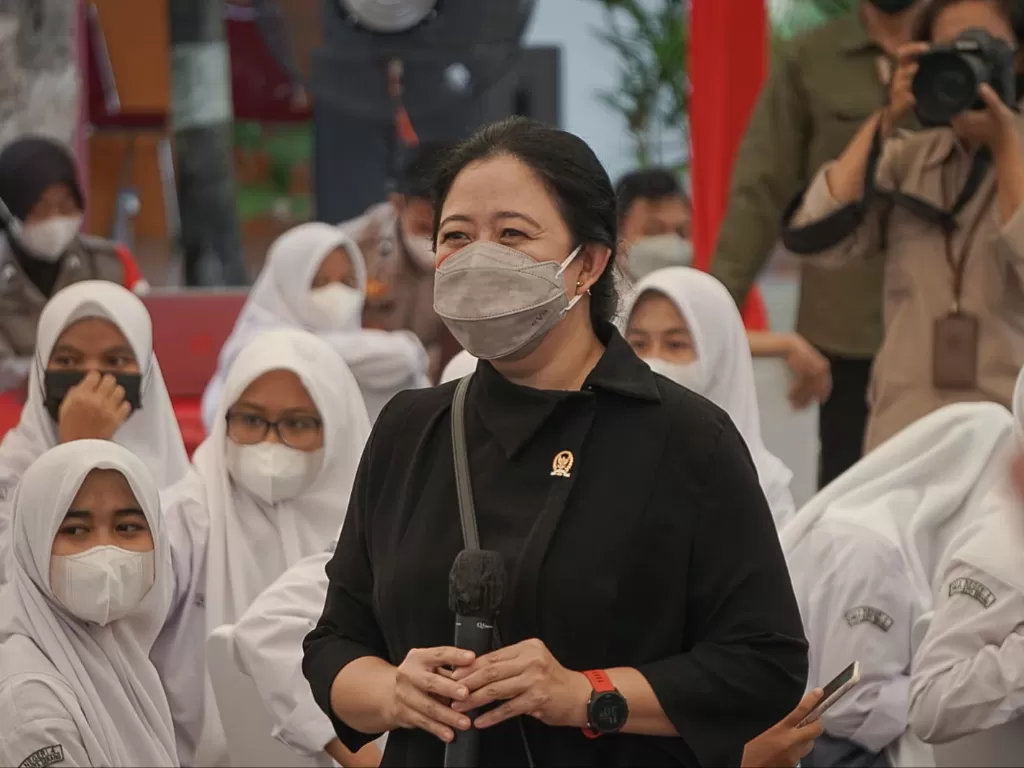 Ketua DPR Puan Maharani saat meninjau vaksinasi pelajar di Banten. (dok. DPR)
