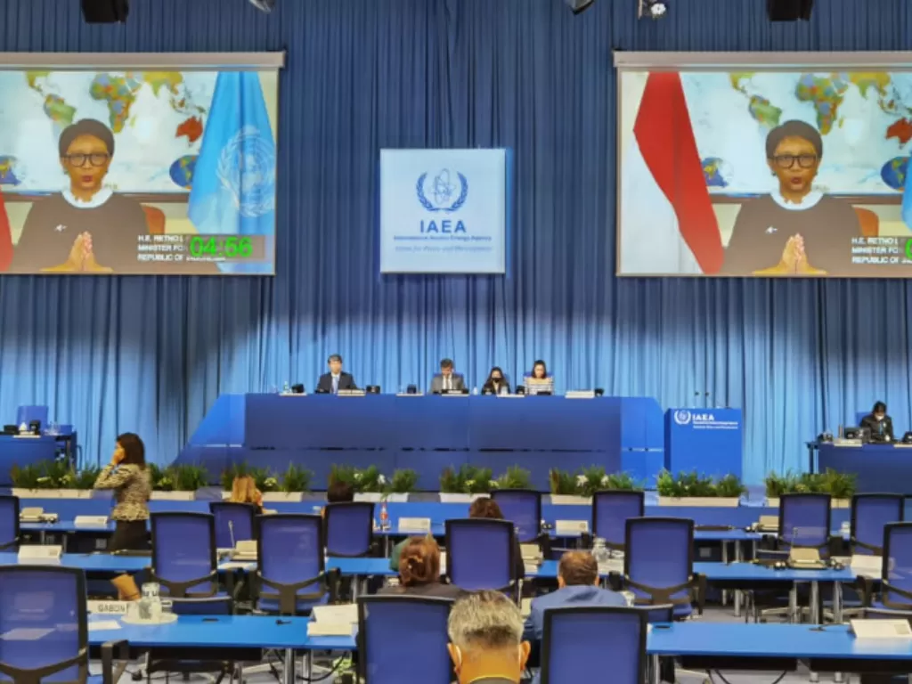 Menteri Luar Negeri RI Retno Marsudi berbicara dalam pertemuan General Conference ke-65 Badan Energi Atom Dunia (International Atomic Energy Agency/IAEA) yang berlangsung secara virtual pada Senin (20/9/2021). (ANTARA/HO-Kemlu RI)