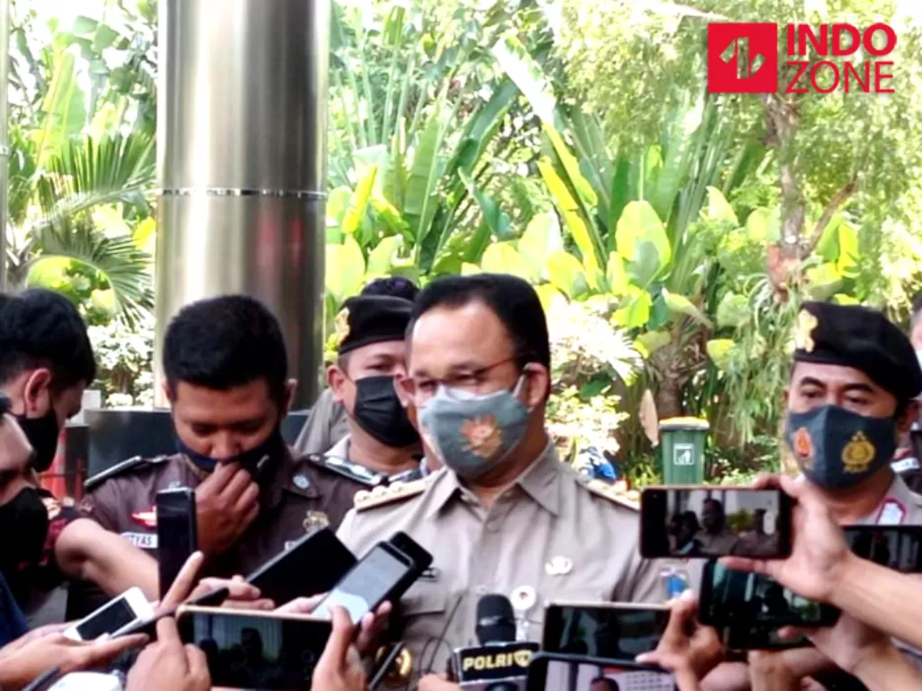 Gubernur DKI Jakarta Anies Baswedan memenuhi panggilan KPK sebagai saksi, Selasa (21/9/2021). (INDOZONE/Samsudhuha Wildansyah)