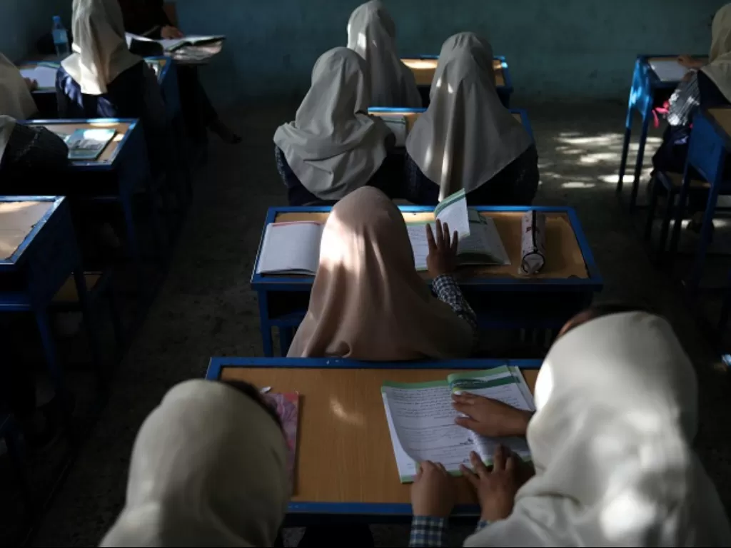 Kegiatan siswi sekolah khusus wanita di Afghanistan. (REUTERS/Handout)