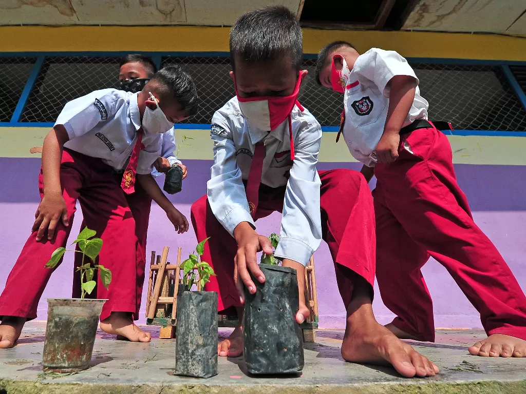 Anak Sekolah Dasar di Indonesia (ANTARA FOTO/Wahdi Septiawan)