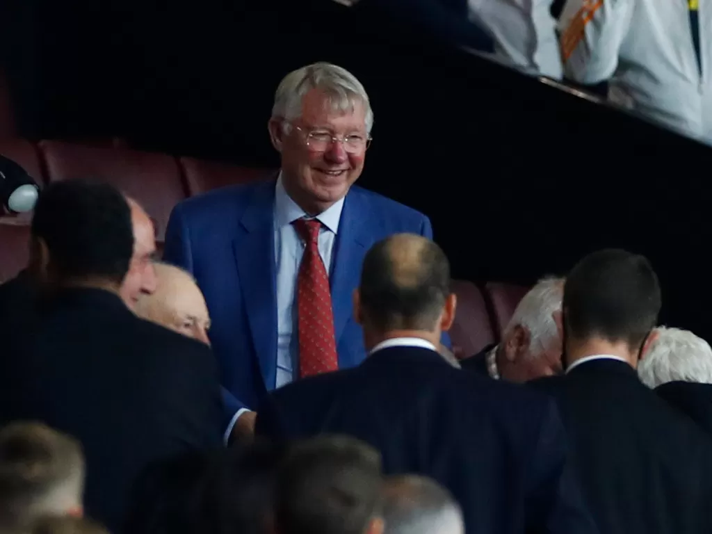 Sir Alex Ferguson menonton langsung pertandingan Manchester United melawan West Ham United (Reuters/Jason Cairnduff)