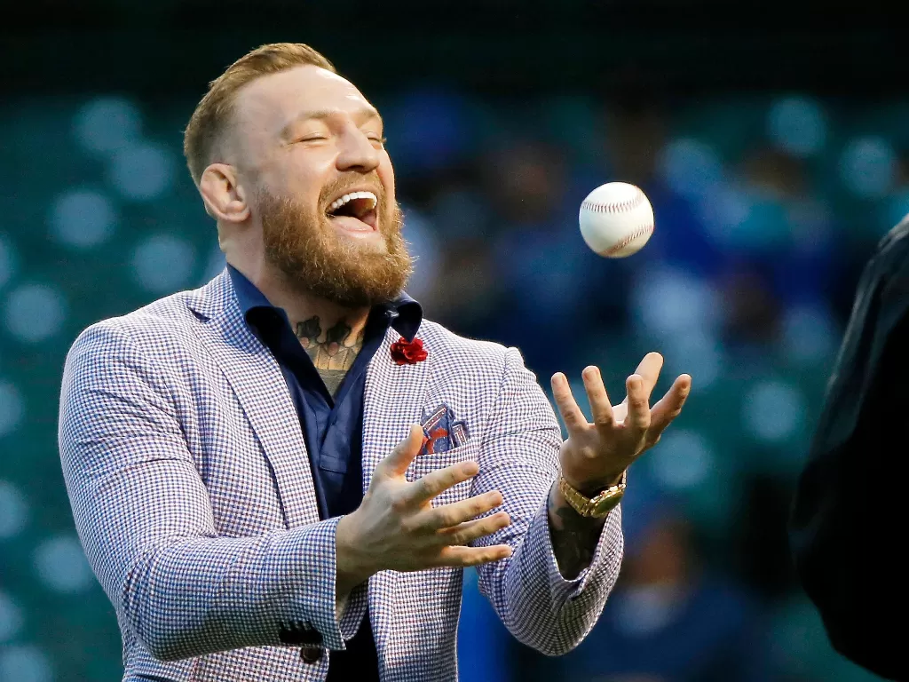 Conor McGregor saat hadir di ajang pembukaan liga baseball Amerika Serikat (Credit: Jon Durr-USA TODAY Sports)